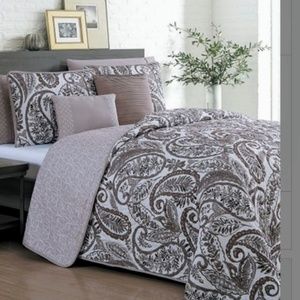 NWT Taupe Quilt Set